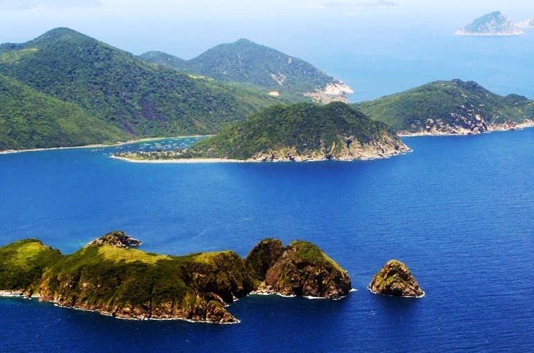 Hình ảnh đảo Hòn Mun Nha Trang (đen như mun)