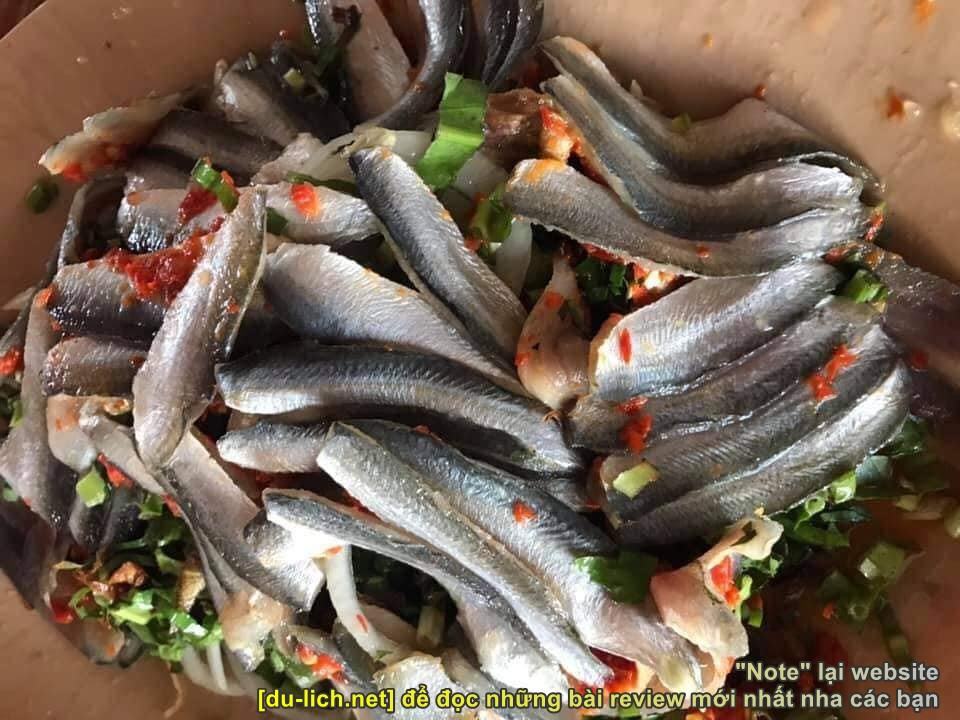 Muốn ăn đặc sản cá trích thì tới Phú Quốc tìm quán gỏi