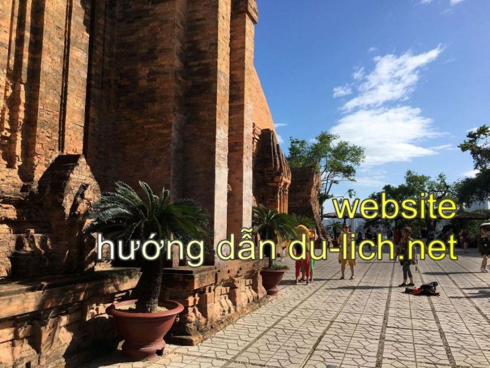 Hình ảnh Tháp Bà Nha Trang bằng gạch