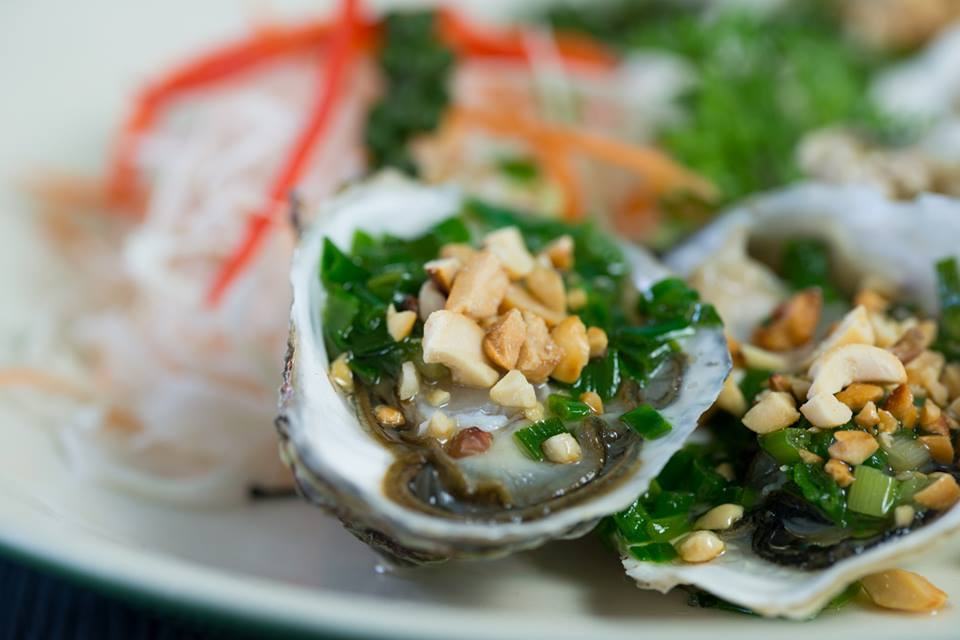 Các món ăn hải sản tại nhà hàng Xin Chào ở ngay trung tâm Tt Dương Đông