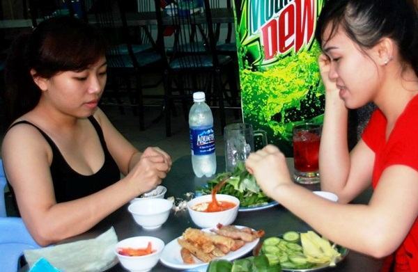 2 địa chỉ ăn nem nướng ở Nha Trang được “khen nức nở”
