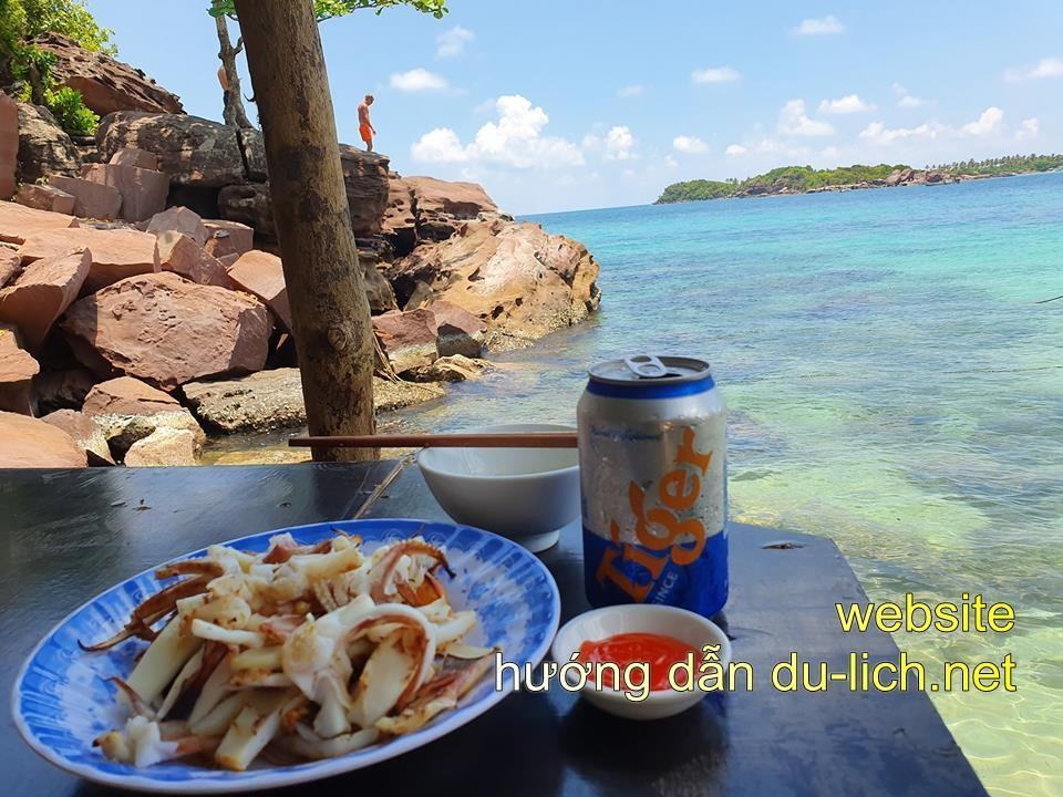 Không có gì sướng hơn ăn hải sản với bia trên đảo vắng