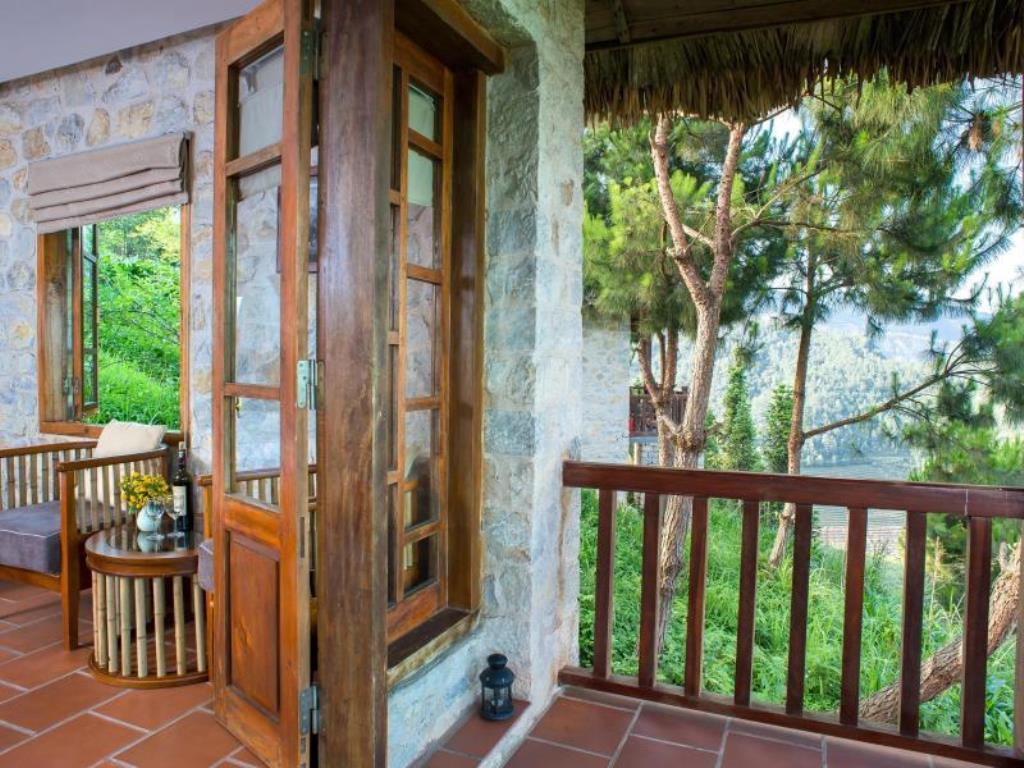 Phòng ngủ bungalow ở khách sạn Topas Ecolodge resort Sapa 
