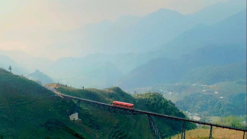 Hình ảnh tàu hỏa leo núi Mường Hoa