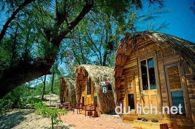 Nhà nghỉ và khách sạn Cô Tô gần biển: nhà gỗ Đức Phú ở bãi Hồng Vàn
