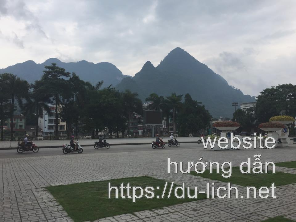 Hình ảnh đường Nguyễn Trãi, Hà Giang - nơi có quán phở Giang nhìn ra