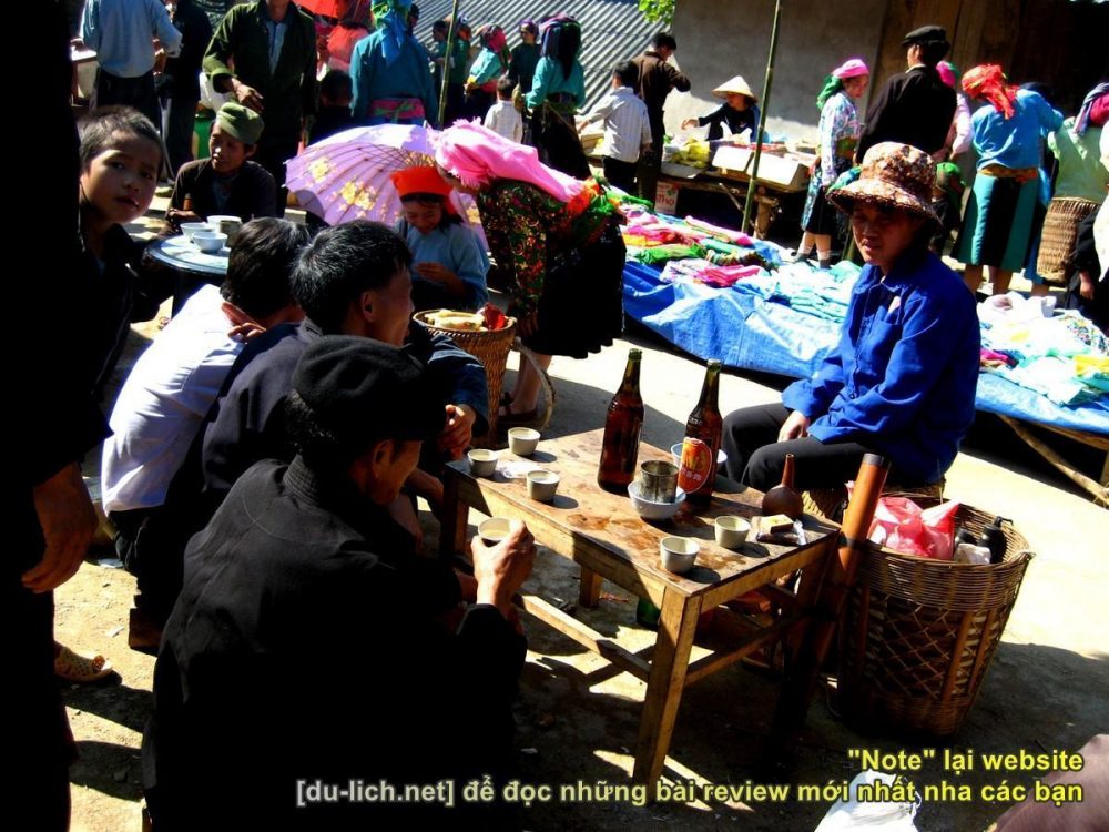 Phiên chợ Ma Lé của Đồng Văn: ở đâu cũng rượu, say quên đường về