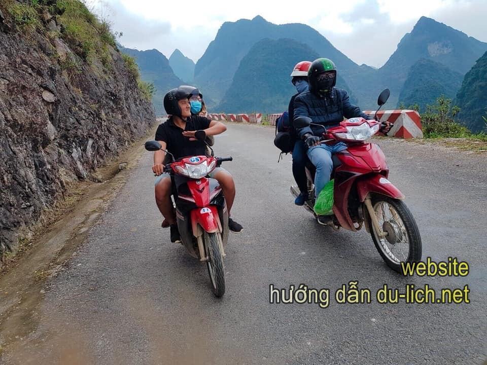 Thuê xe máy ở Hà Giang. Từng đôi bạn trẻ lên đường - thẳng hướng Đồng Văn, cao nguyên đá