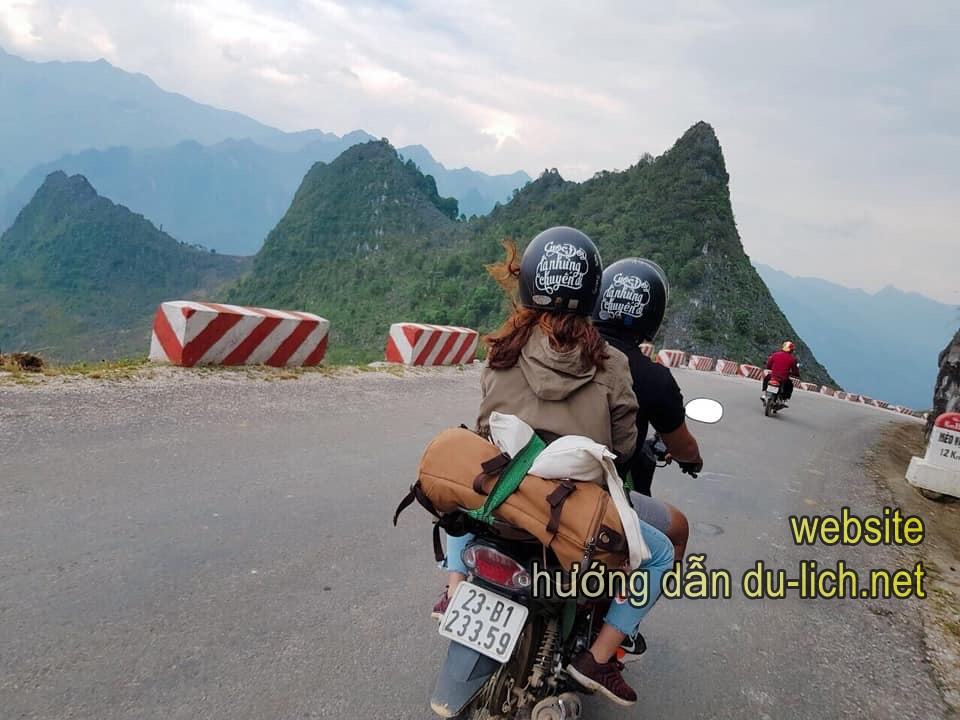 Có rất nhiều cửa hàng cho thuê xe máy ở Hà Giang. Thuê xe máy vừa rẻ vừa tiện lợi, đâu đẹp là dừng, chả phiền ai