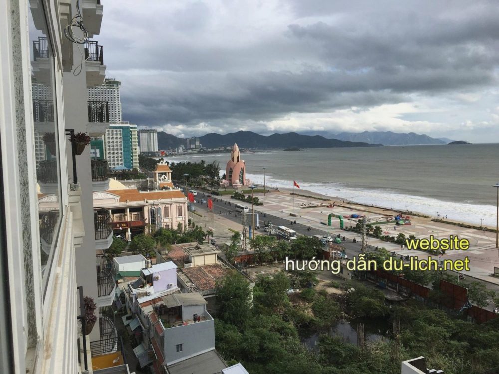 View từ khách sạn Sun City ra biển Nha Trang