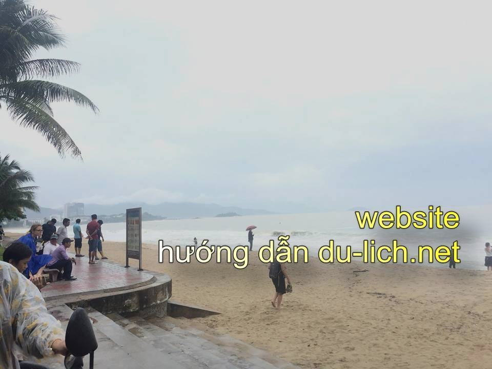Mùa lạnh, biển Nha Trang không tắm được