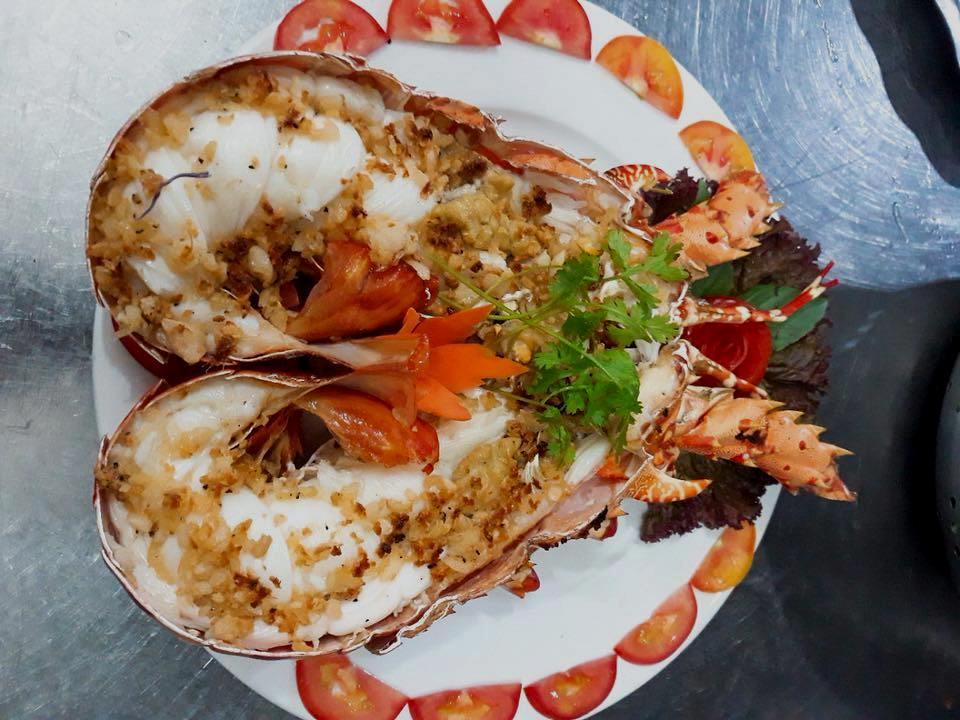 Món tôm nướng ở các quán hải sản dọc Bờ Kè Nha Trang