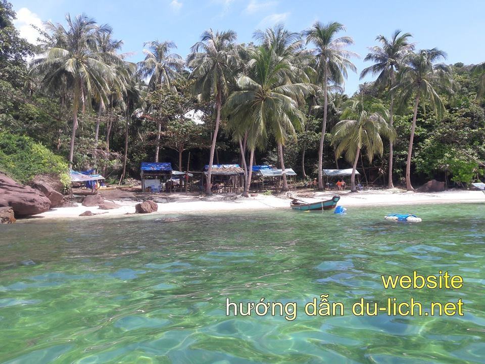 Hình ảnh hòn Móng Tay, nơi các tàu ghé vào để bạn tắm và đi lặn ngắm san hô quanh hòn