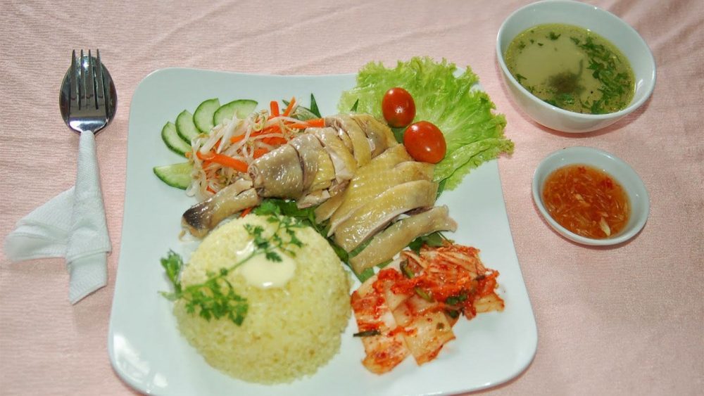 2 quán cơm gà nổi tiếng ở Phú Yên là Thiên Hương và Tuyết Nhung