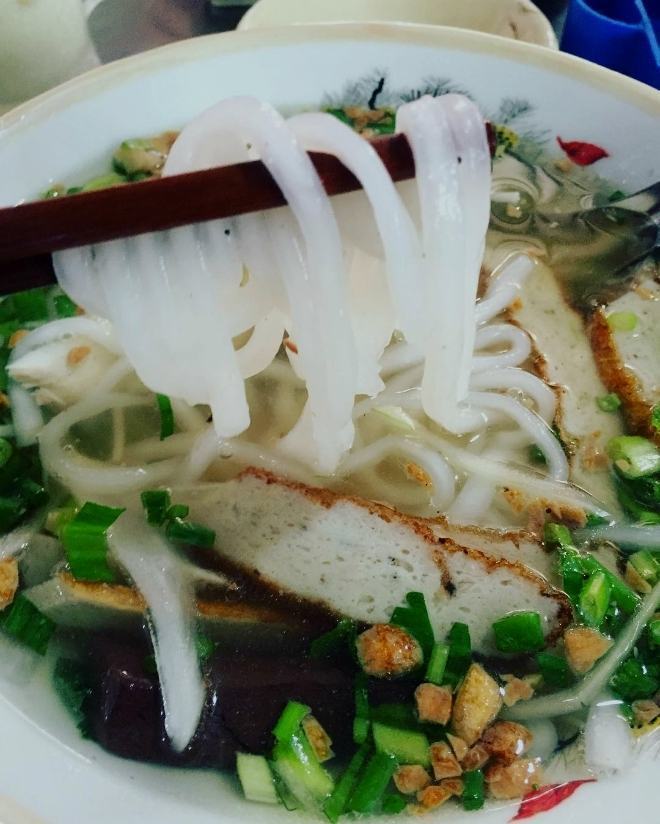 Đi Phú Quốc nên ăn gì? Có thể thử món bún cá thu - món ăn sáng + ăn vặt ngon tại Phú Quốc