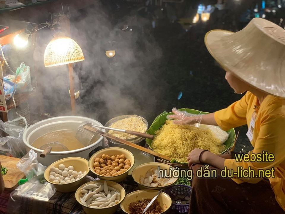 Khu ăn đêm ở Bangkok
