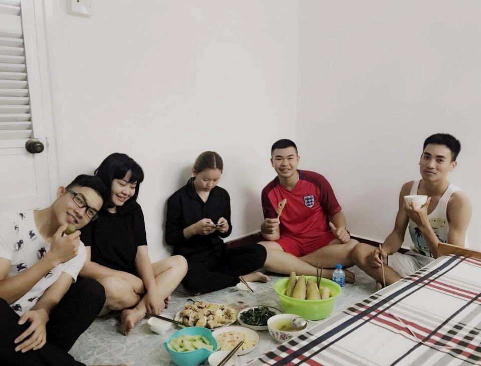 Hình ảnh các bạn trẻ tổ chức nấu nướng ăn uống ngay tại May Homestay ở Tuy Hòa Phú Yên (7)