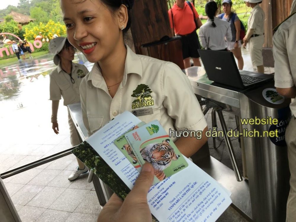 Kinh nghiệm đi Safari Phú Quốc (Review): Sau khi mua được vé thì bạn sẽ đi vào khu kiểm soát vé