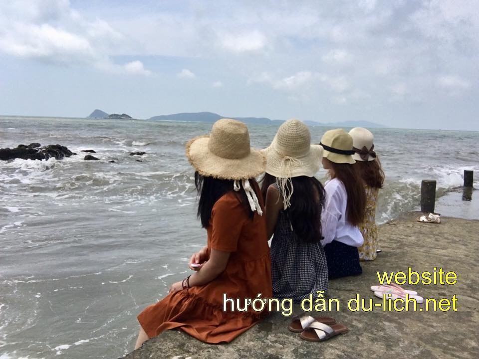 Biển Minh Châu + Quan Lạn hoang sơ, đẹp lắm nhưng khách sạn thì quá tệ
