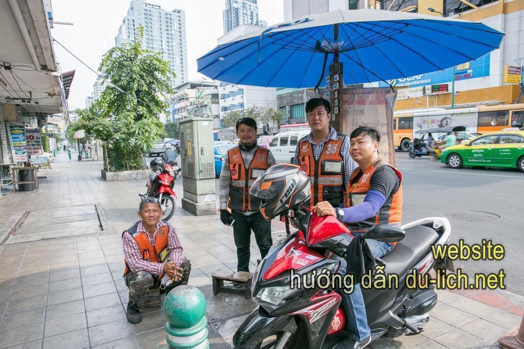Tại Bangkok cũng có rất nhiều xe ôm như ở Hà Nội