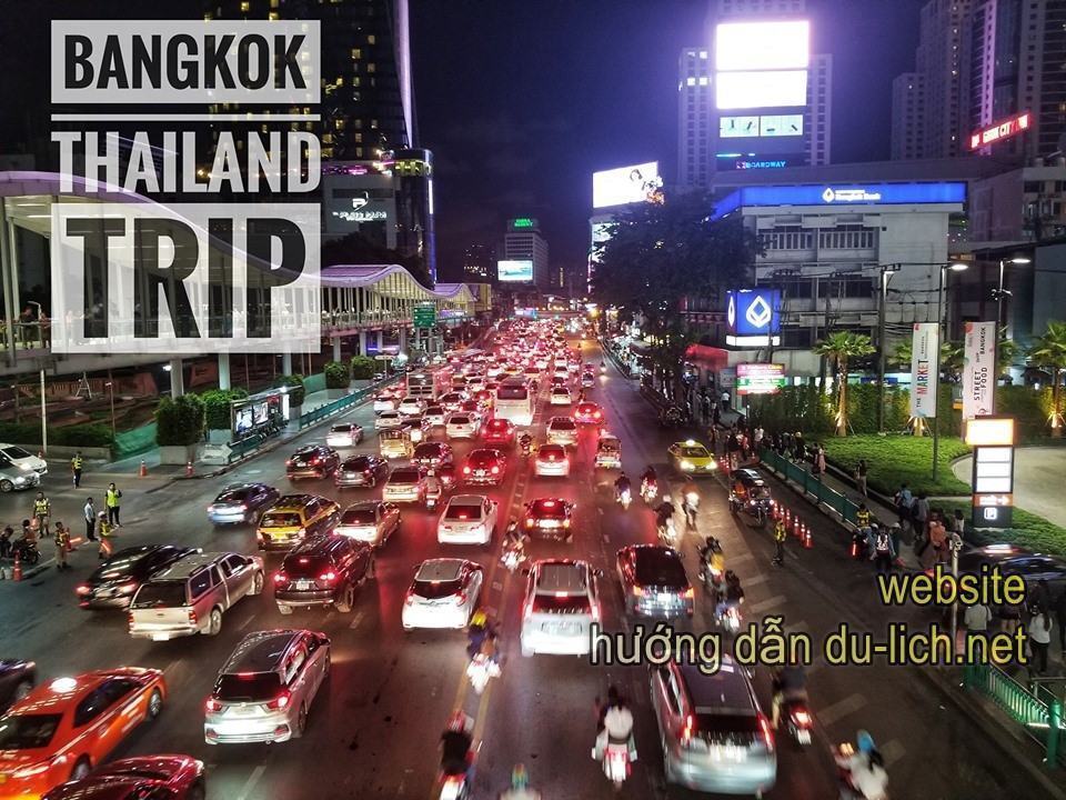 Hình ảnh đường phố, xe cộ ở Bangkok vào ban đêm