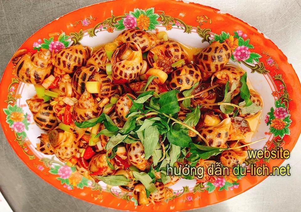 Đi Đà Nẵng nên ăn hải sản ở đâu ngon và rẻ: món ăn tại nhà hàng Cá Voi Xanh