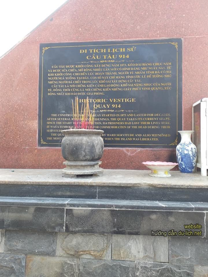 Tấm bia tưởng niệm các tù nhân đã ngã xuống tại cầu tàu 914 Côn Đảo (2)