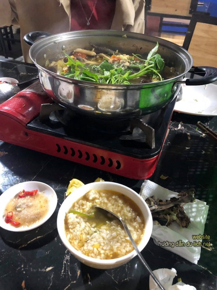 Check in Hà Giang tháng 6 -7: Món lẩu gà đen tại Thạch Sơn Quán