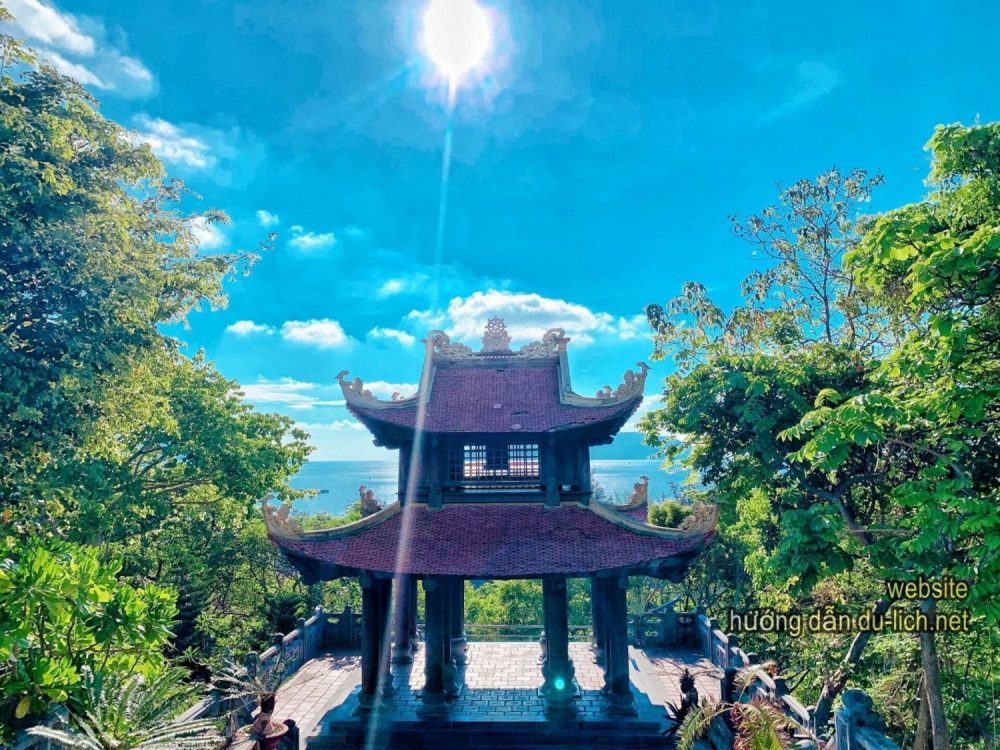 Đây là Vân Sơn Tự - ngôi chùa đẹp và duy nhất ở Côn Đảo xa xôi