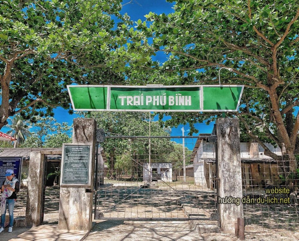 Đi Côn Đảo bằng cách nào - Tham quan trại giam Phú Bình