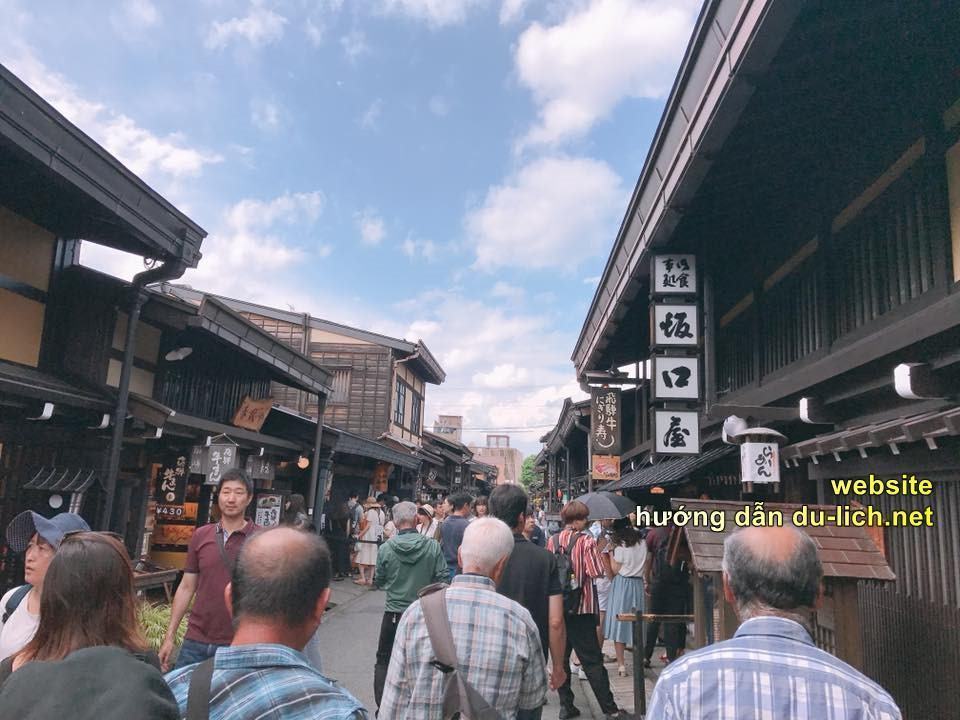 Con đường Sanmachi ở khu phố cổ Takayama