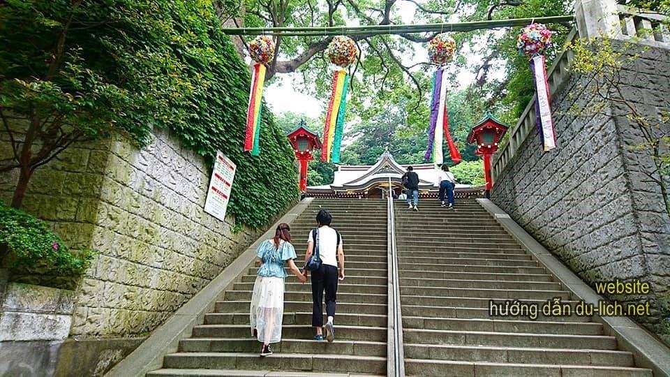 Đường đi lên đền Enoshima