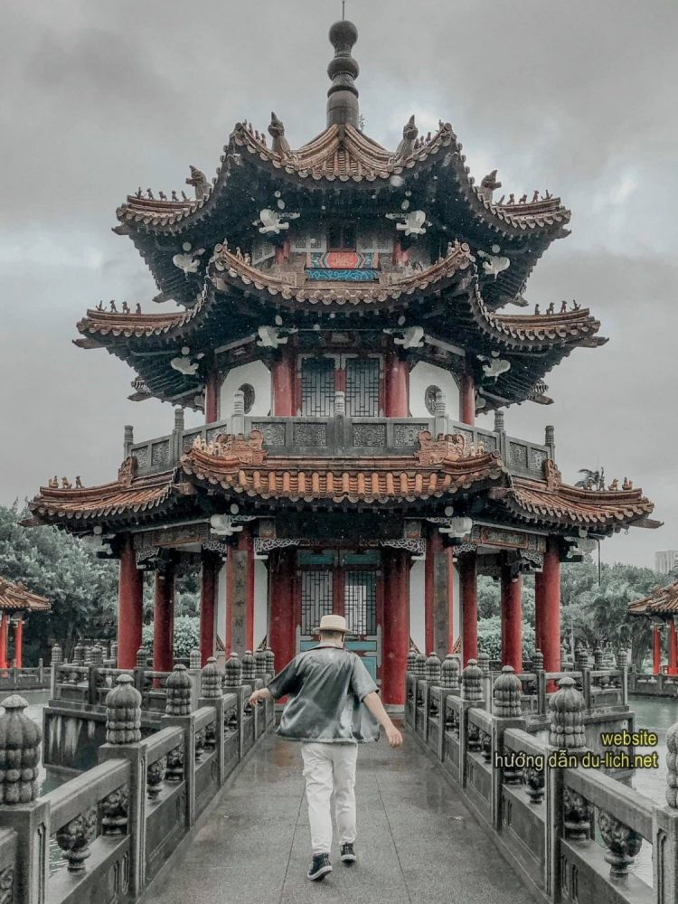 Review khách sạn ở Đài Bắc: ngôi chùa Phượng Tiên