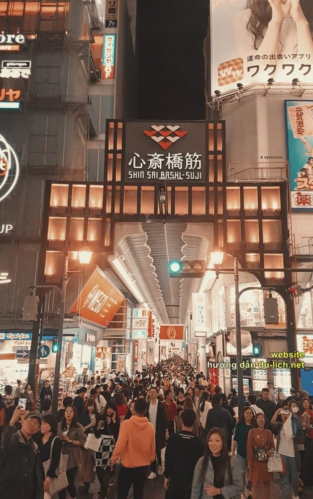 Đây là hình ảnh của phố mua sắm Shin sai bashi-suji về đêm