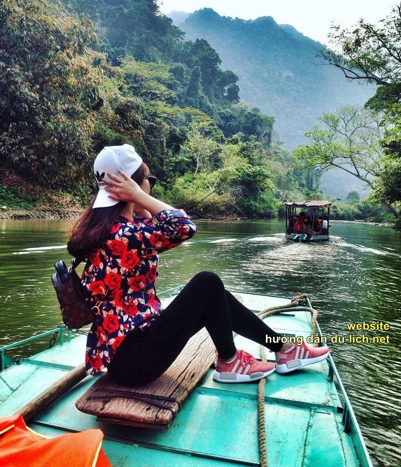Kinh nghiệm du lịch Hồ Ba Bể Ngồi thuyền đi ngược sông Năng