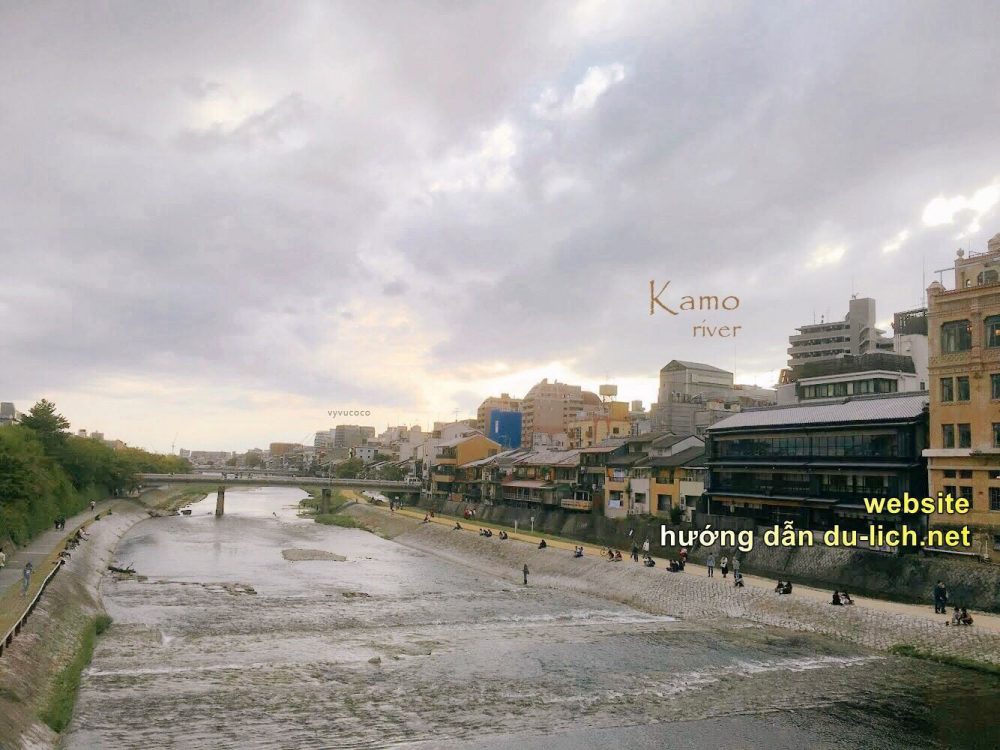 Chec-in cố đô Kyoto: sông Kamo nè pà con