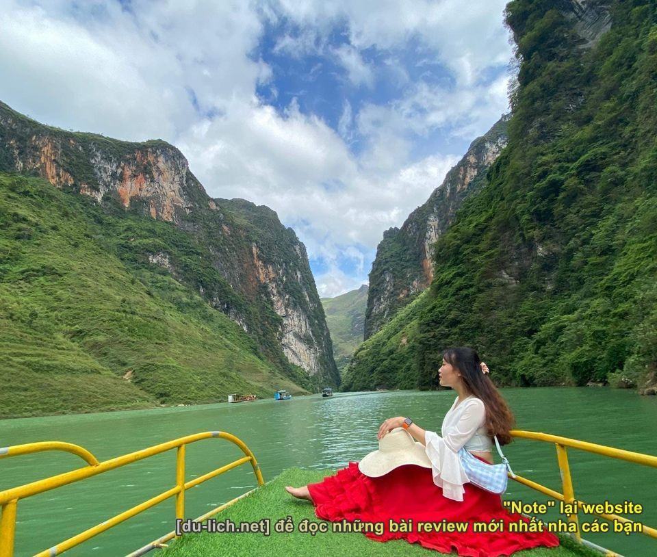 Dịch vụ cho thuê váy để chụp ảnh trên sông Nho Quế (2)