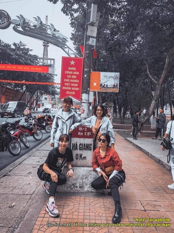 Lịch trình ăn chơi ở Hà Giang ngày đầu tiên: check in cột cây số 0