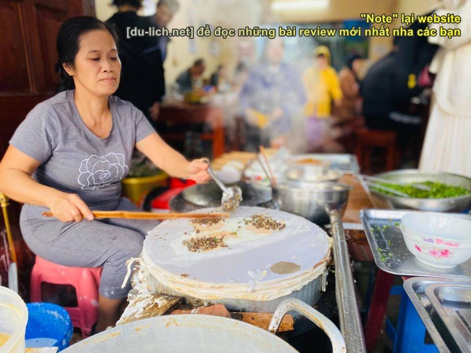 Sáng ra đi ăn bánh tráng ở khu phố cổ Đồng Văn