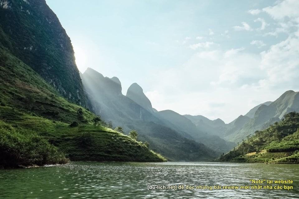 Sông Nho Quế mùa nào đẹp và trong xanh nhất