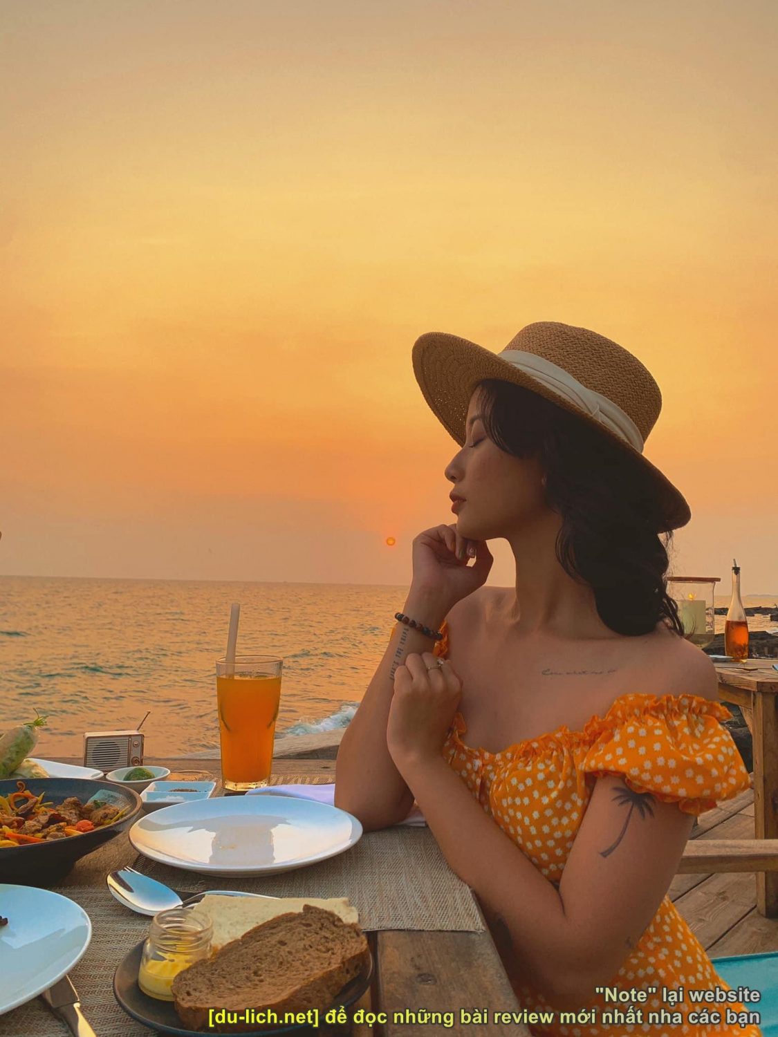 "Max ảo" với hoàng hôn biển tại nhà hàng "On the Rocks" của Mango Beach Resort tại Phú Quốc
