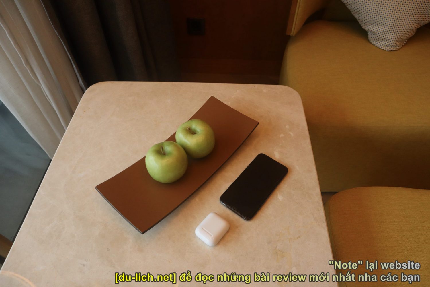 Những món đồ khách có thể lấy của khách sạn đem về: trái cây không dùng hết có thể đem đi mà