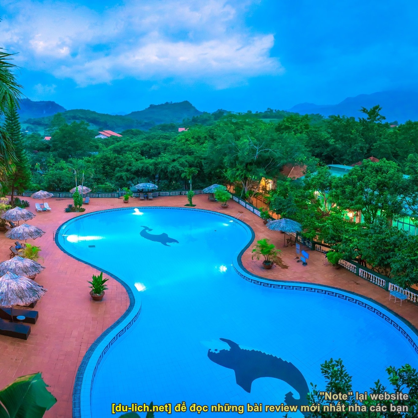 Bể bơi khoáng nóng tại V - Resort Kim Bôi