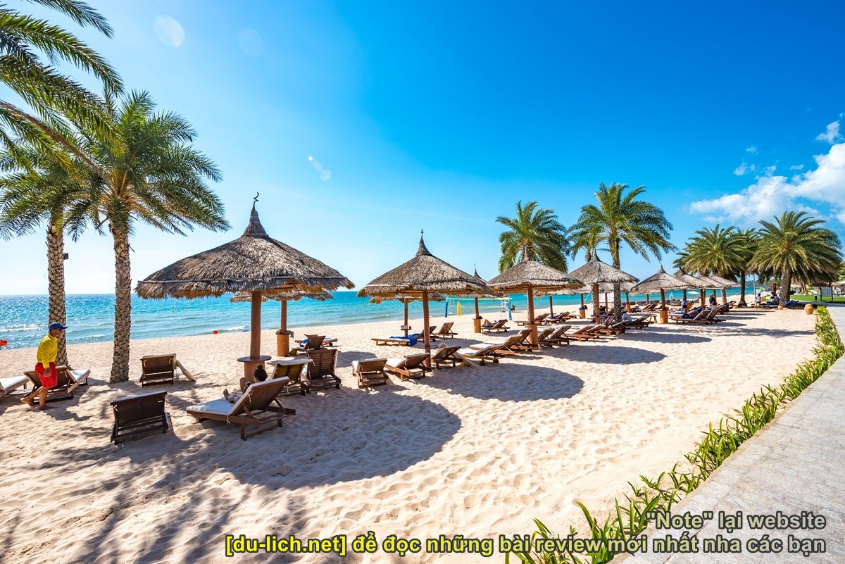 Đi Phú Quốc nên ở bãi biển nào đẹp nhất? Đây là hình ảnh Bãi Dài Phú Quốc. Photo: DreamArchitect - Shutterstock