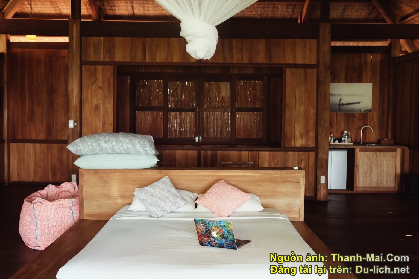 Hình ảnh nội thất gỗ của Mango Bay Resort ở Phú Quốc