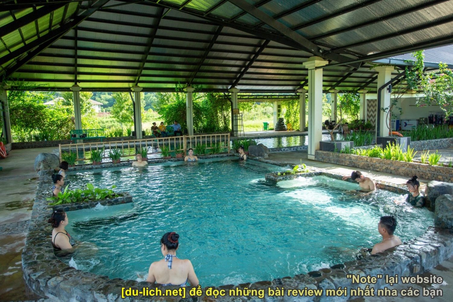 Hình ảnh bể tắm khoáng nóng tại An Lạc Resort Kim Bôi - Hòa Bình