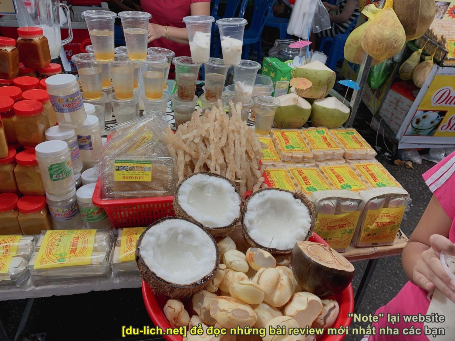 Trong chợ Dương Đông - nơi bán những món ăn vặt ngon ở Phú Quốc
